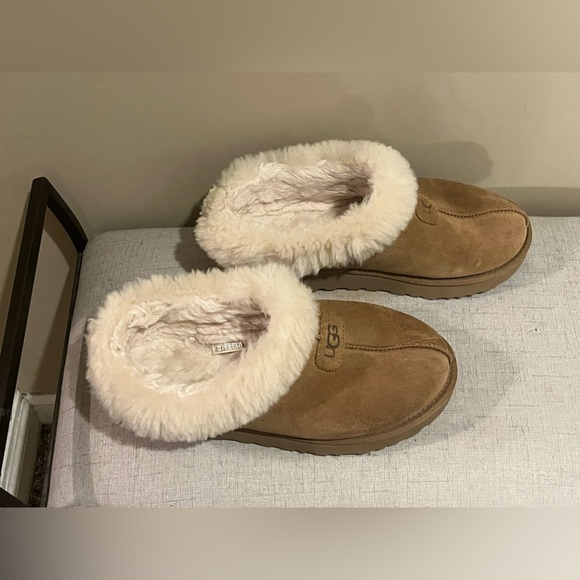 UGG Shoes - UGG Women's Brown and Cream Sheepskin Slippers